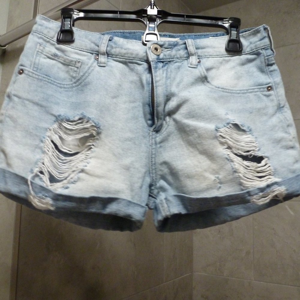 Bullhead Denim Co Distressed Boyfriend Shorts Sz 5 Trashed Ripped Denim Summer
